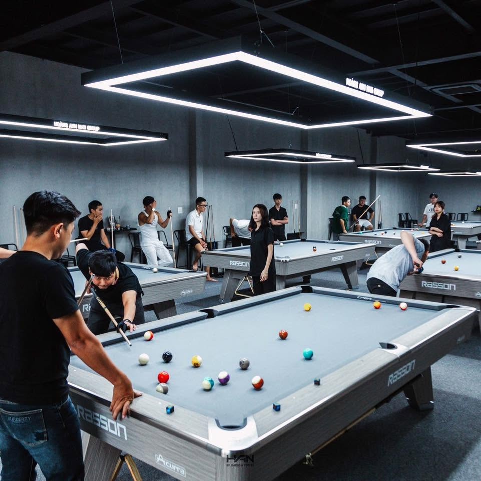Khách hàng sử dụng dịch vụ tại HAN Coffee Billiards Phan Thiết